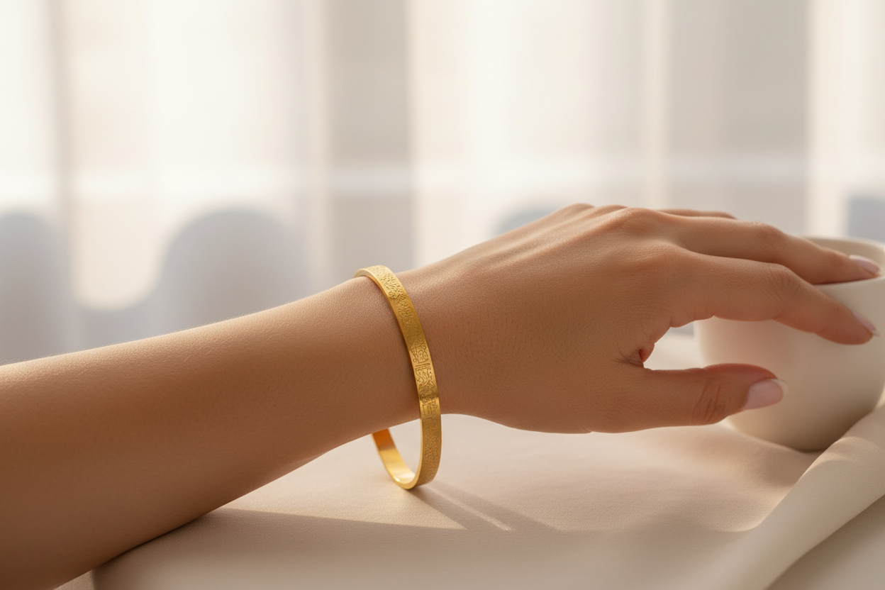 Ayetel Kürsi Bileklik Gold - Manken Görseli 1